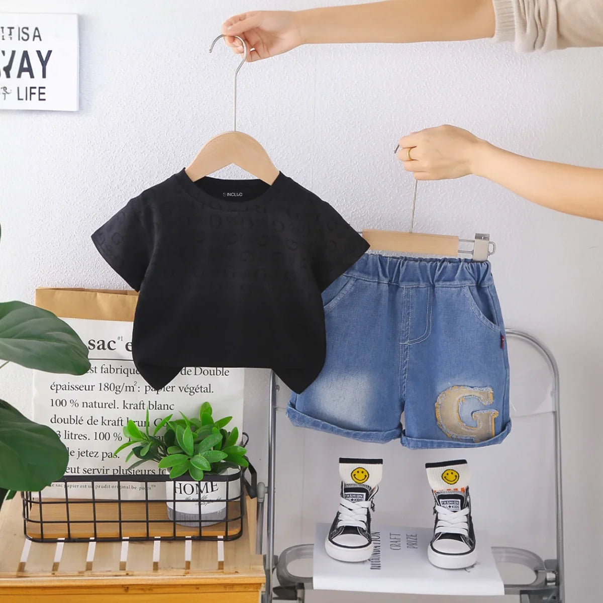Boys Black Letter G Printed T-Shirt With Denim Shorts Set