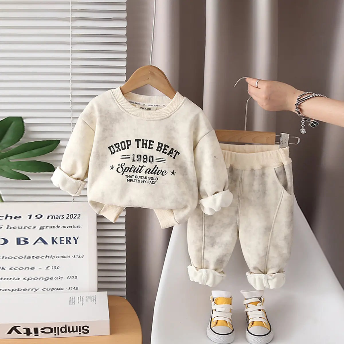 Boys Beige Typographic Printed Sweatshirt With Jogger Sets