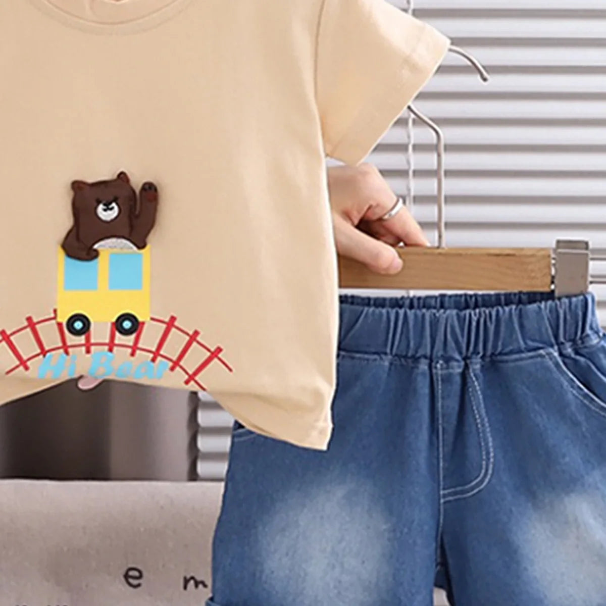 Boys Beige Bear Applique T-Shirt With Denim Shorts Sets