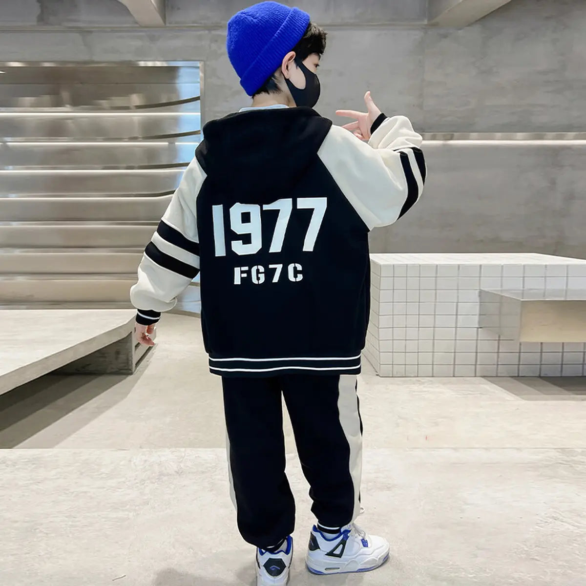 Boys Black Alphanumeric Printed Oversized Hooded Zipper Jacket With Jogger Sets