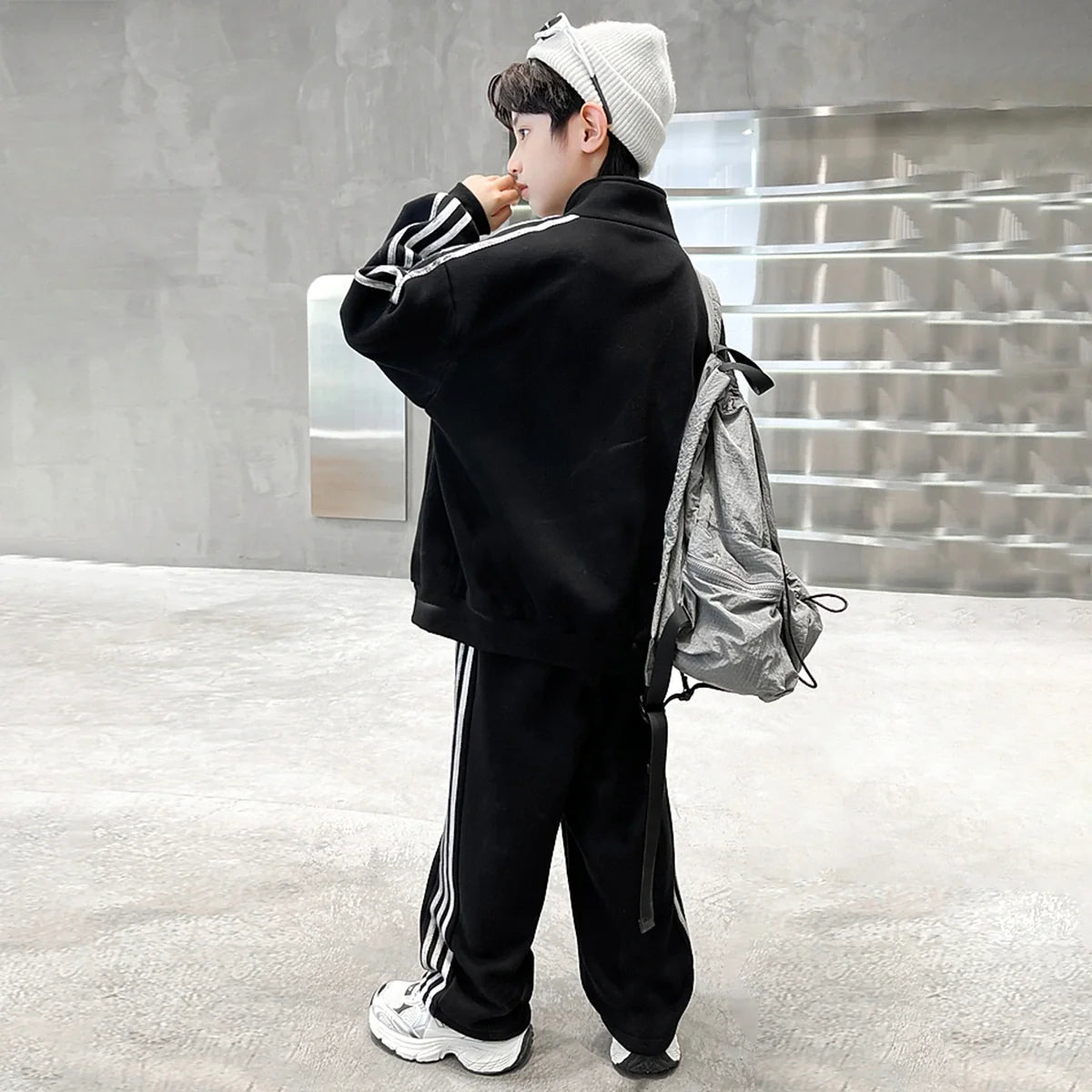 Boys Black Alphanumeric Printed Oversized Zip-up Jacket With Pants Sets