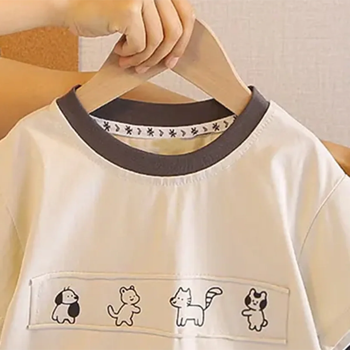 Boys Beige Animals Printed Short Sleeves T-Shirt With Denim Shorts Sets