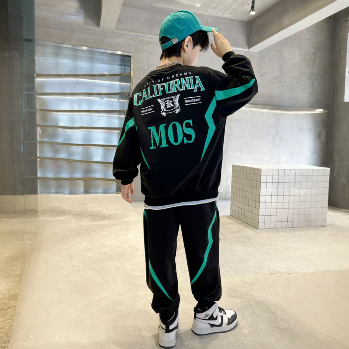 Boys Black Typographic Printed Winter Sweatshirt With Jogger Set
