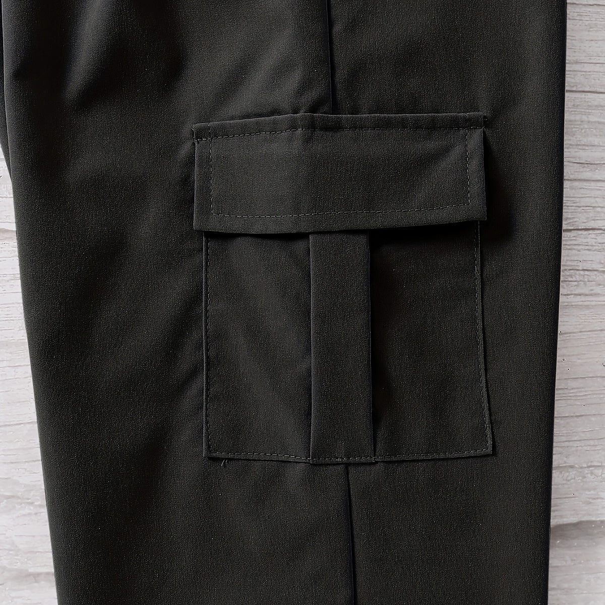 Boys Black Solid Elasticated Bottom Cargo Trouser