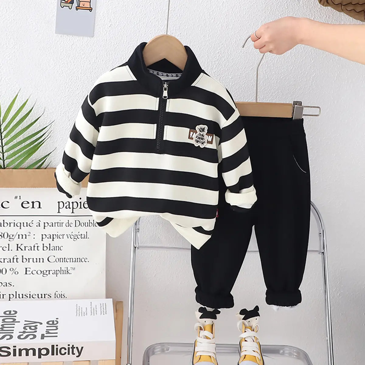 Boys Black Stripes Hal Zipper Sweatshirt With Jogger Sets