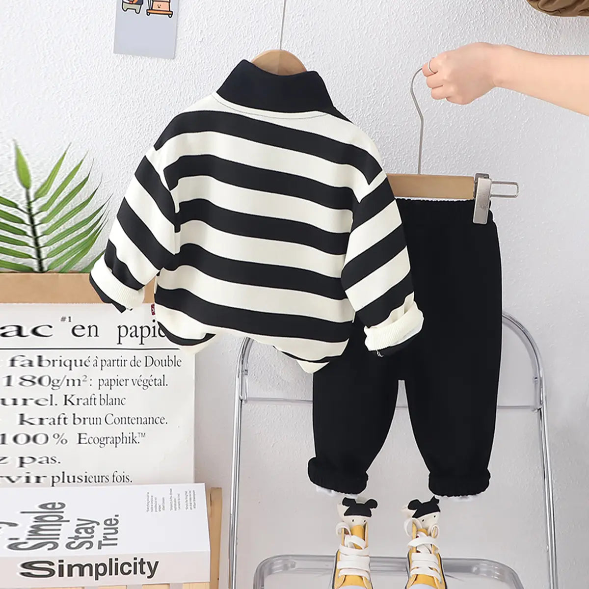 Boys Black Stripes Hal Zipper Sweatshirt With Jogger Sets