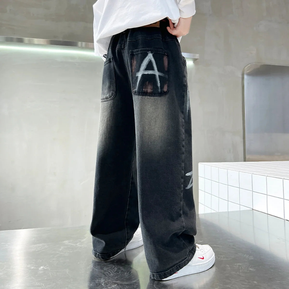 Boys Black Typographic Print Loose Fit Denim Jeans