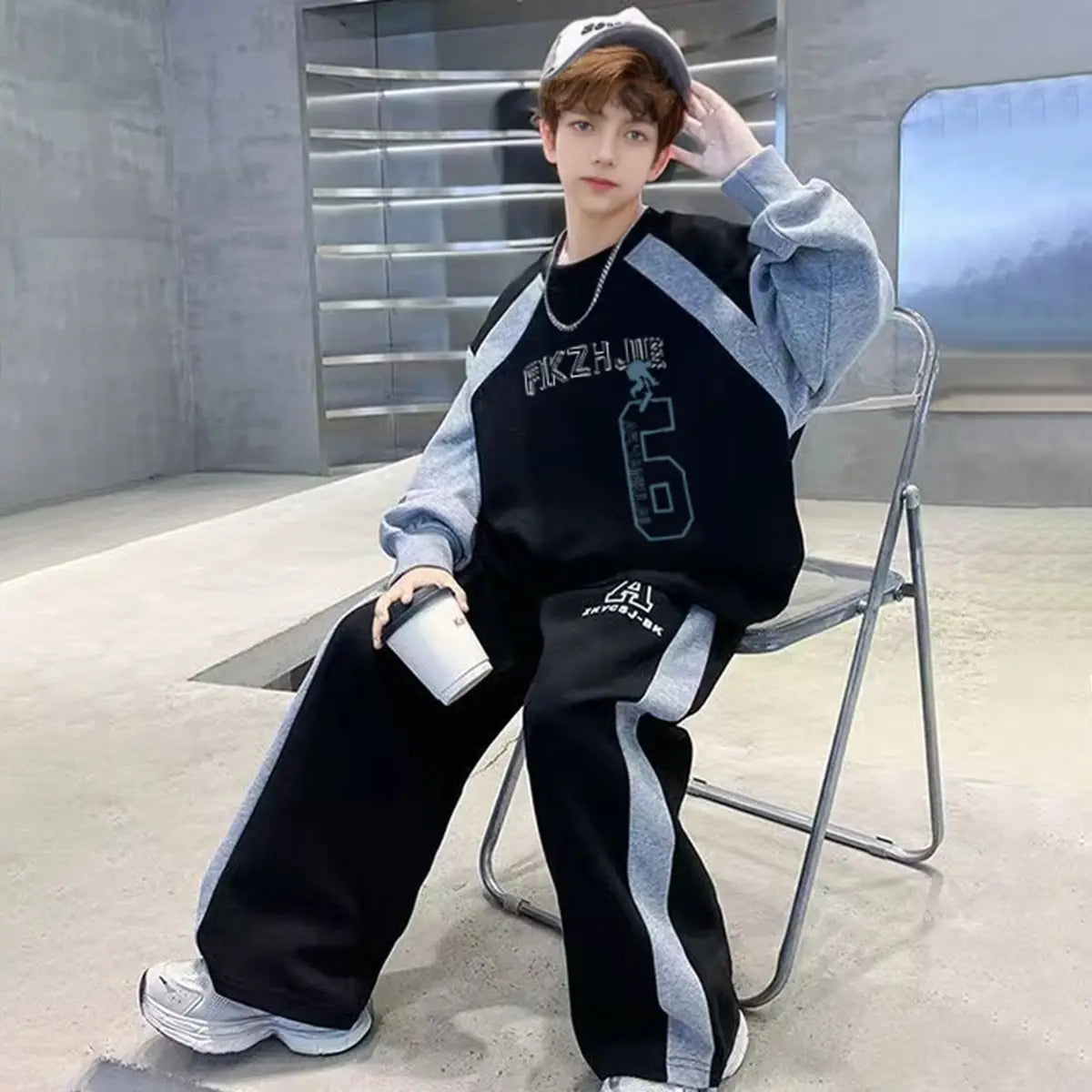 Boys Black Alphanumeric Printed Oversized t-Shirt With Pants Set
