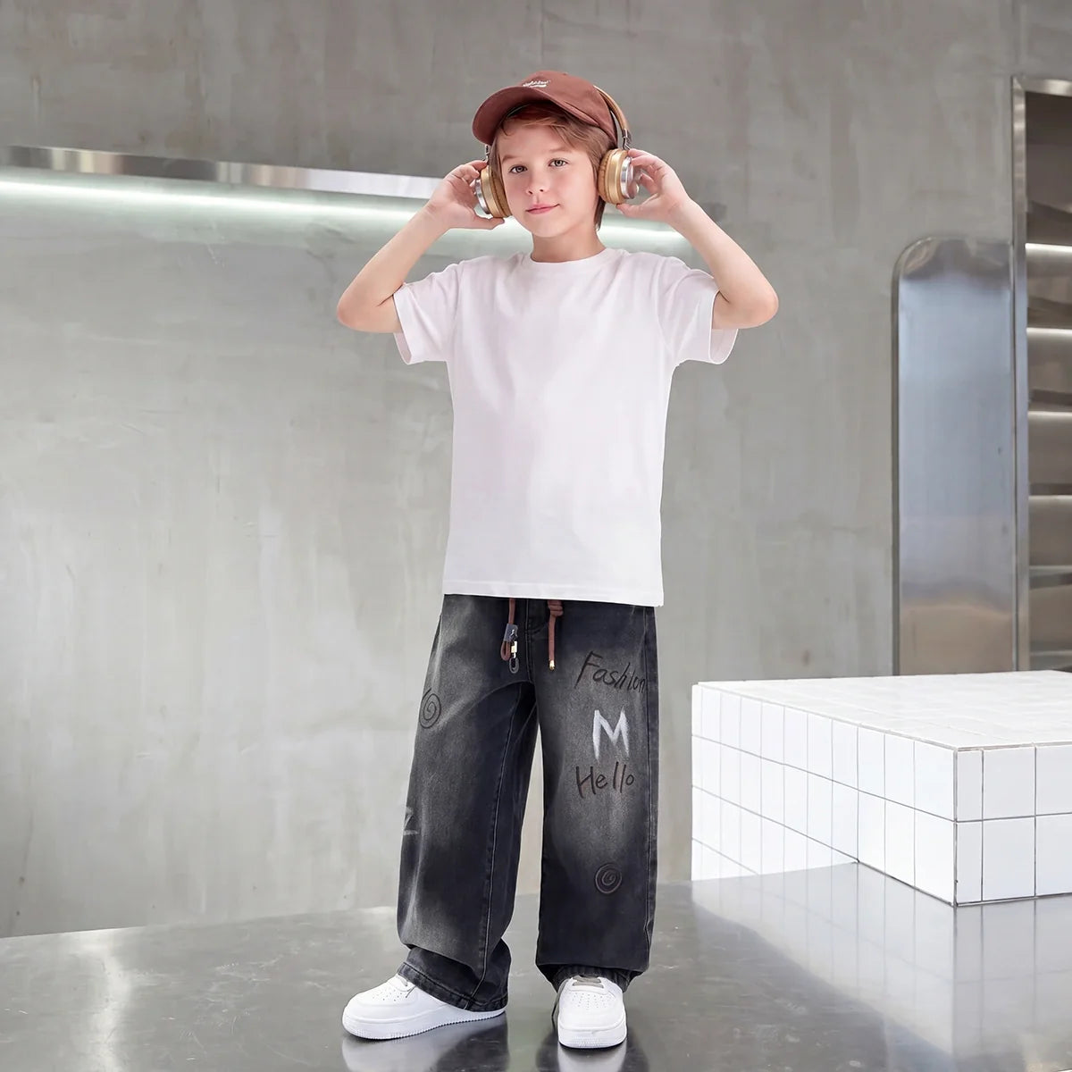 Boys Black Typographic Print Loose Fit Denim Jeans