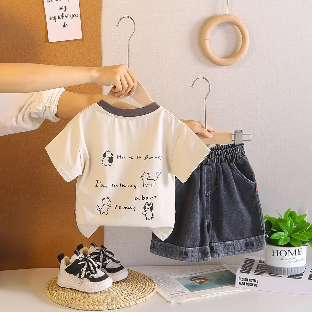Boys Beige Animals Printed Short Sleeves T-Shirt With Denim Shorts Sets