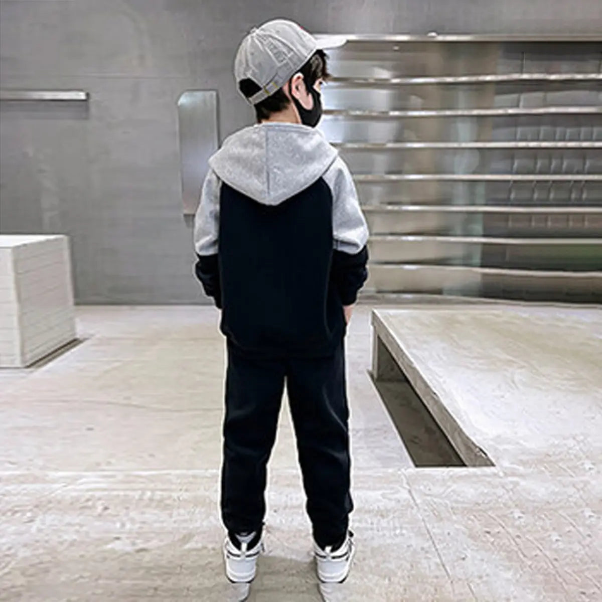 Boys Black Alphanumeric Printed Hooded Zipper Jacket With Jogger Sets